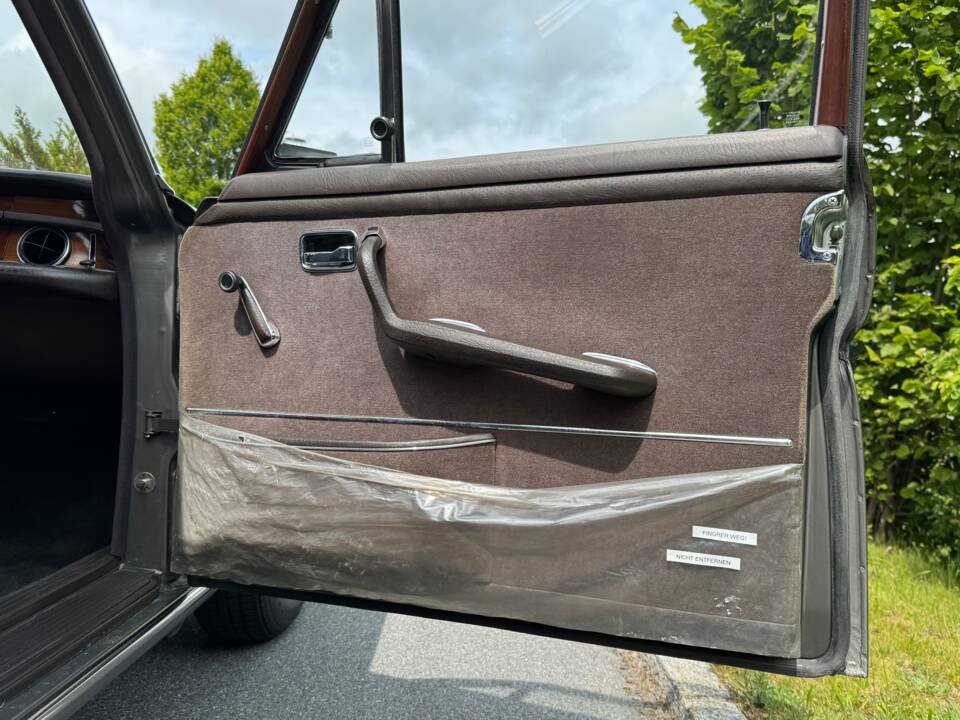 Image 26/47 of Mercedes-Benz 280 SE (1969)