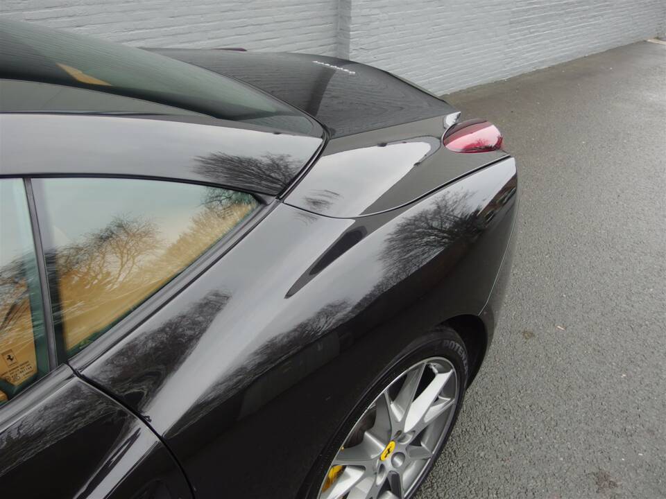 Image 24/99 of Ferrari California (2010)