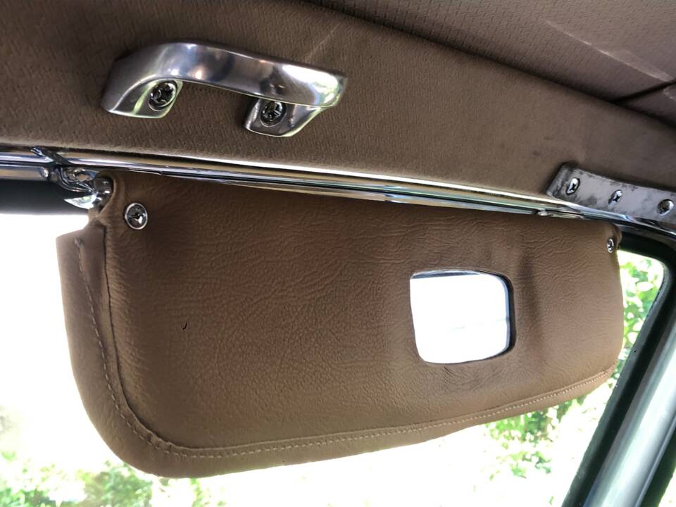 Image 21/46 of Mercedes-Benz 190 SL (1955)