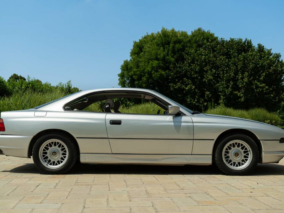 Image 13/50 de BMW 850i (1990)