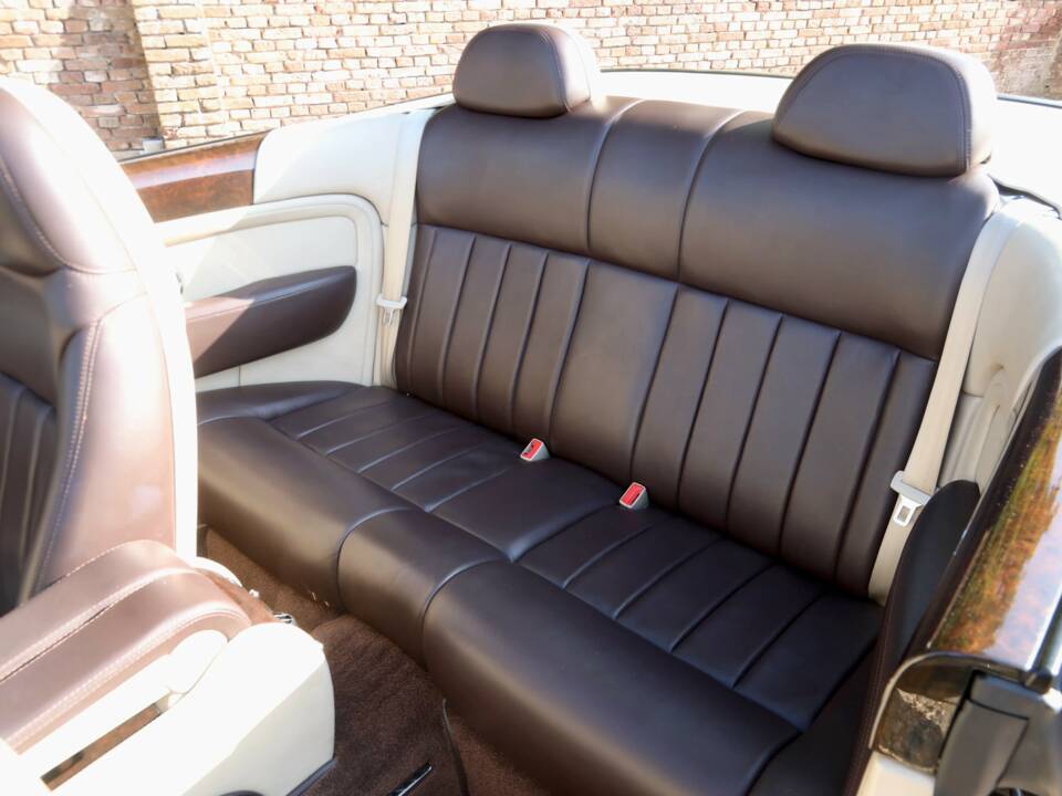 Image 33/50 de Bentley Azure (2008)