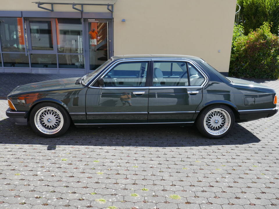 Afbeelding 2/10 van BMW 735i (1986)