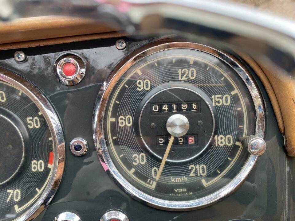 Image 16/52 de Mercedes-Benz 190 SL (1961)