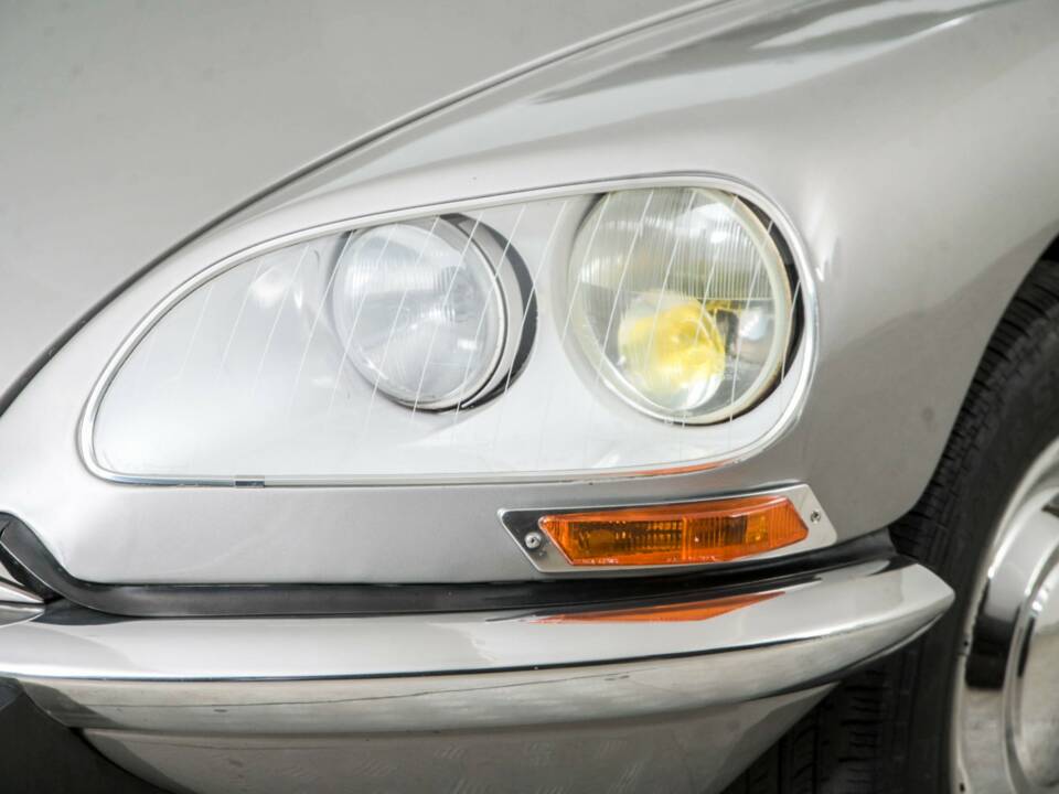 Image 22/50 of Citroën D Spécial (1971)