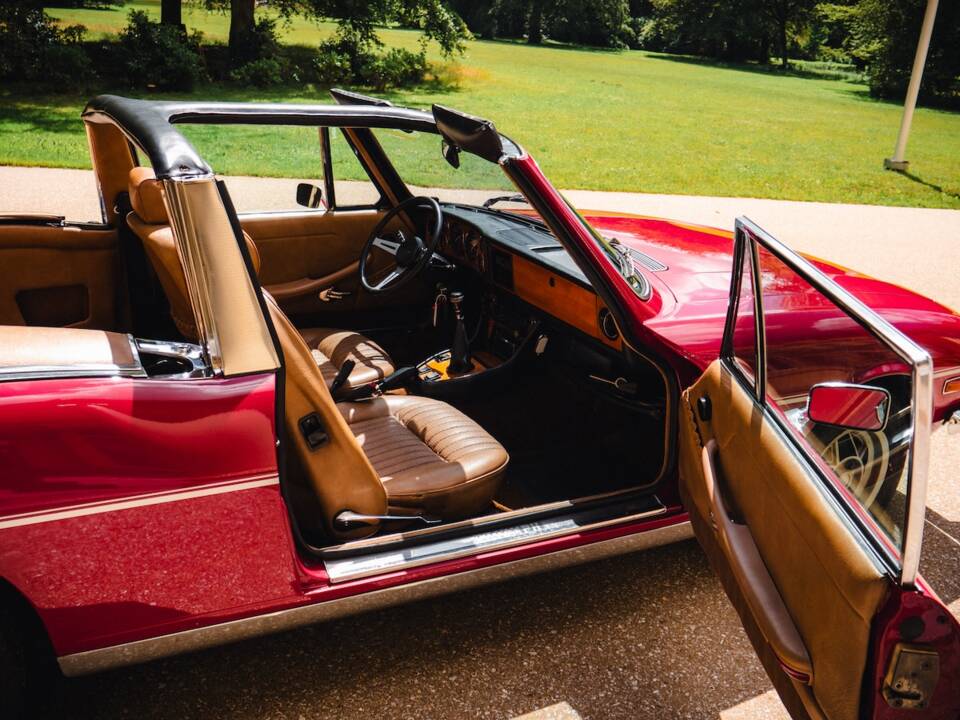 Image 16/26 of Triumph Stag (1976)