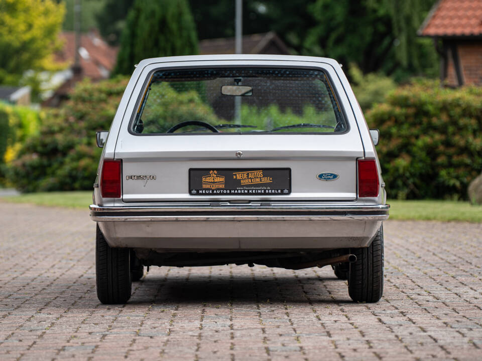Image 16/36 of Ford Fiesta (1977)