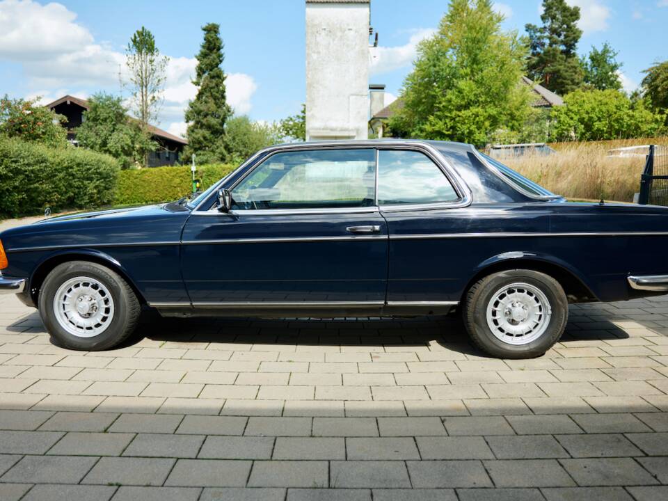 Bild 83/99 von Mercedes-Benz 230 CE (1983)