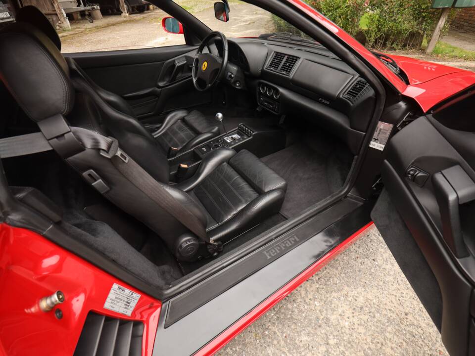 Image 16/93 of Ferrari F 355 Berlinetta (1997)