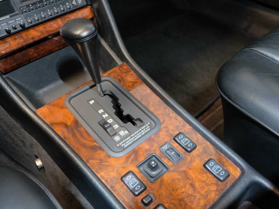 Image 13/34 of Mercedes-Benz 500 SEC (1991)