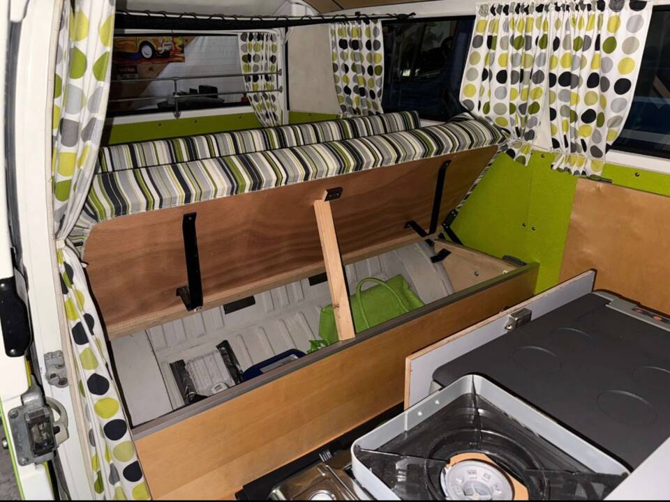 Immagine 5/11 di Volkswagen T2b Camper (1977)