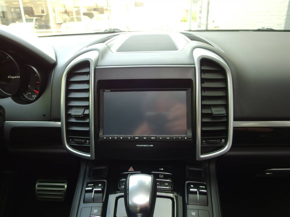 Image 60/98 of Porsche Cayenne S (2010)