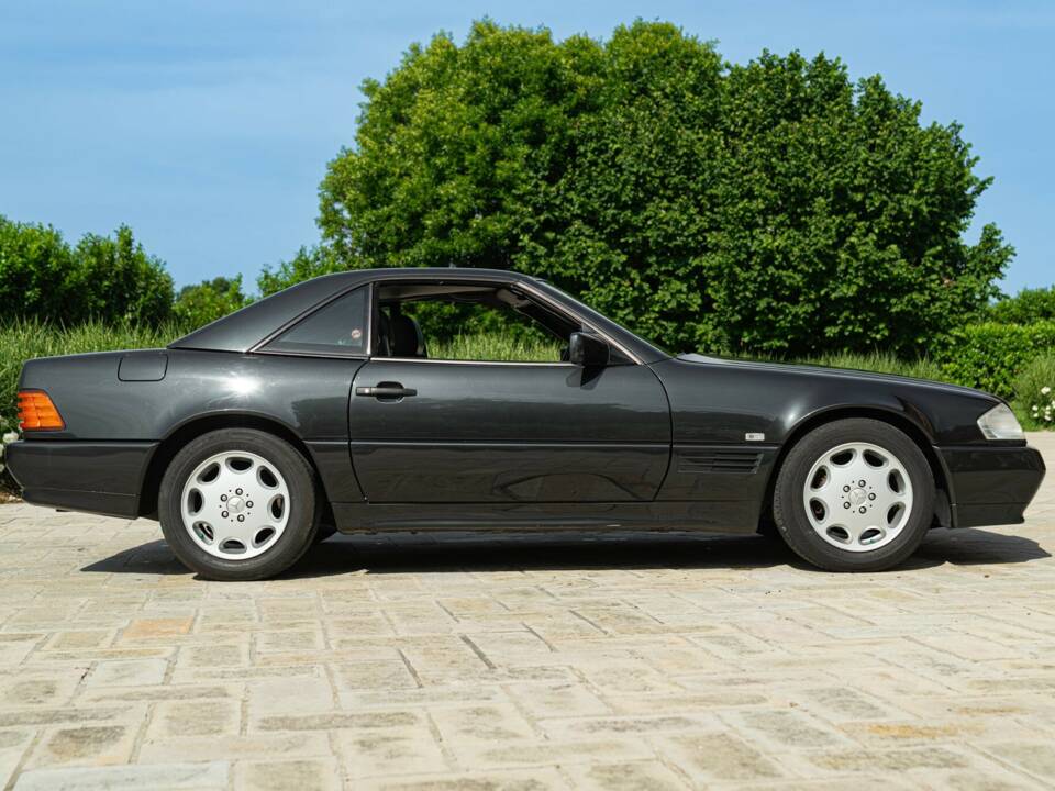 Image 5/50 of Mercedes-Benz 300 SL (1990)