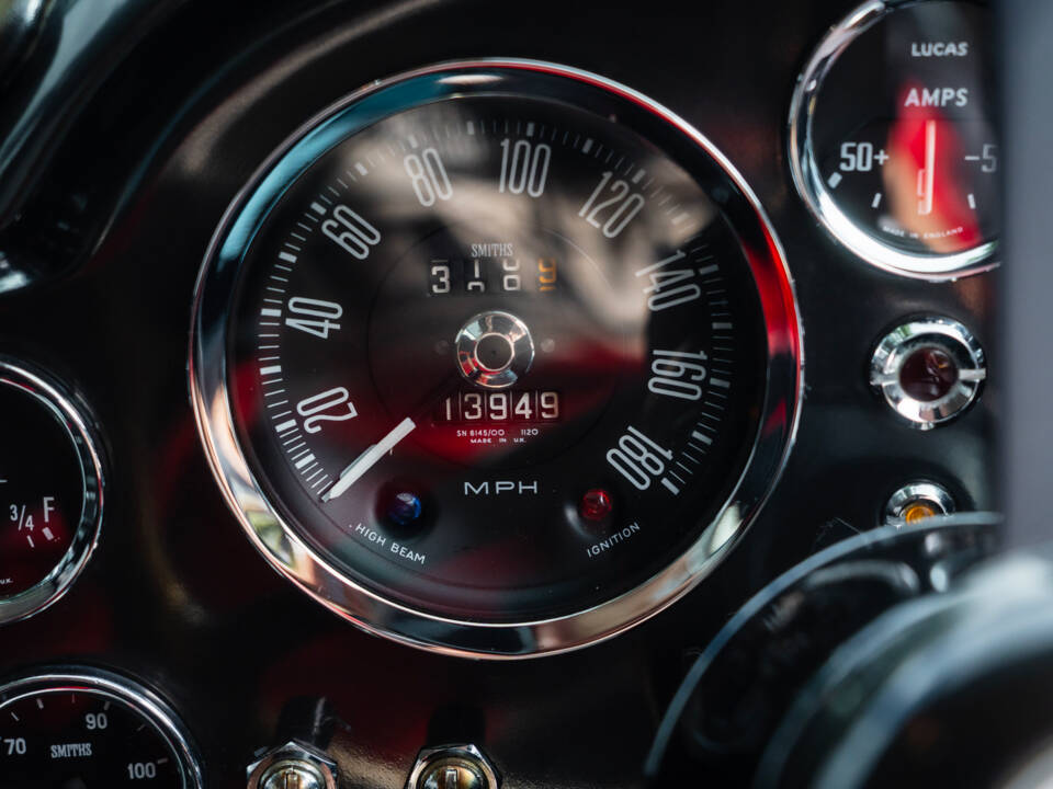 Imagen 24/49 de Aston Martin DB 6 Mk II (1970)