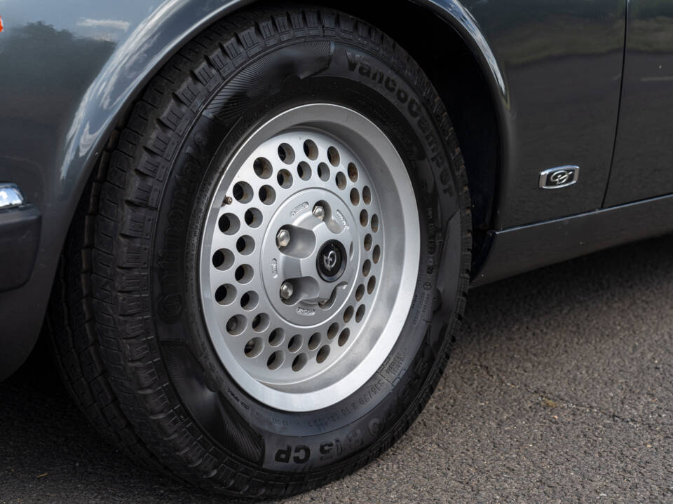 Image 9/23 of Daimler Double Six (1992)