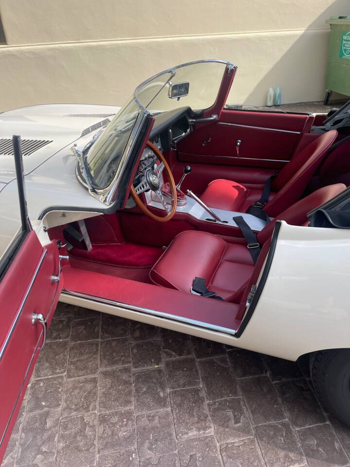 Image 17/35 de Jaguar E-Type 3.8 (1963)