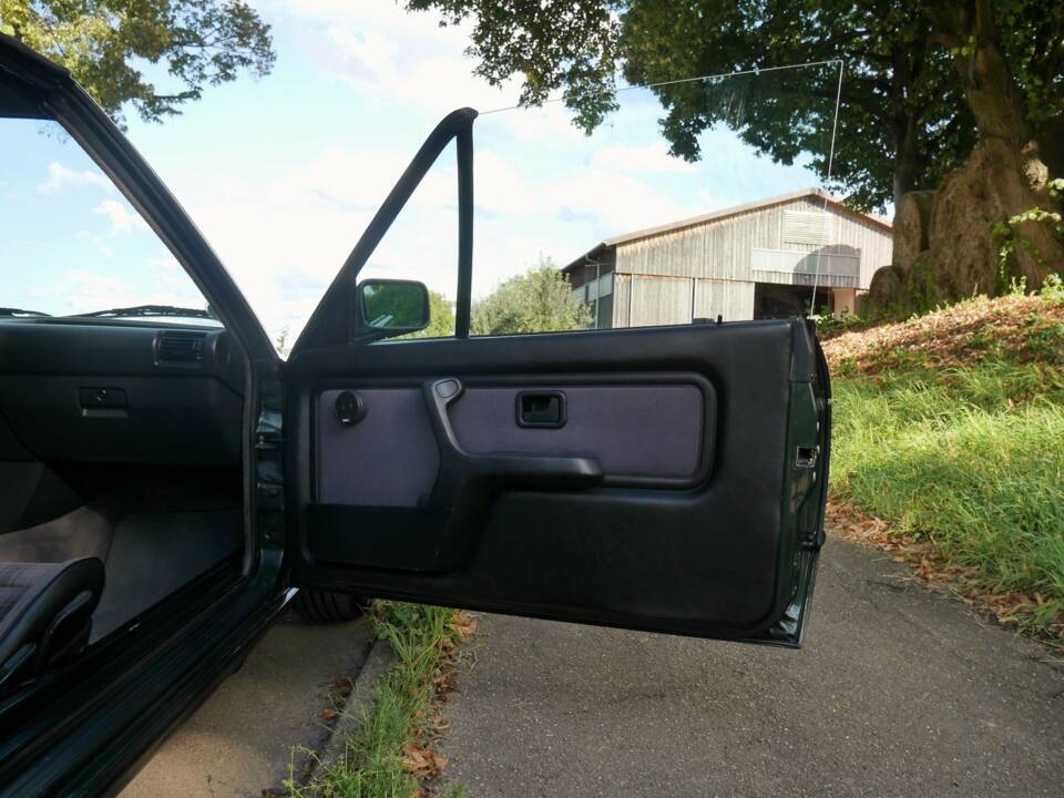 Bild 16/25 von BMW 320i (1990)