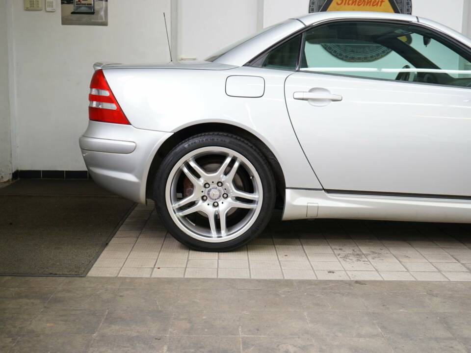 Immagine 47/50 di Mercedes-Benz SLK 32 AMG (2002)