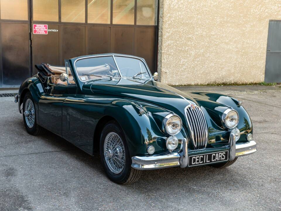 Image 3/41 of Jaguar XK 140 DHC (1955)