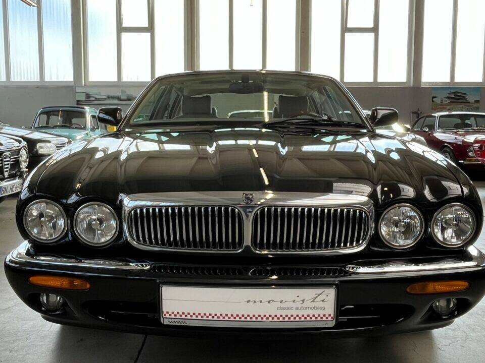 Image 1/50 of Jaguar XJ 8 Sovereign (2000)