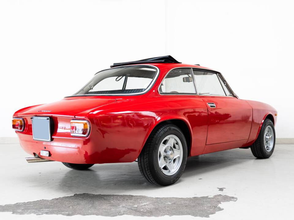 Bild 4/32 von Alfa Romeo Giulia 1600 GT Junior (1972)