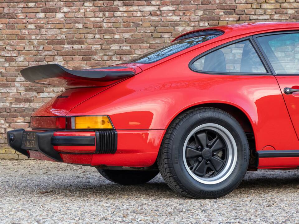 Bild 35/50 von Porsche 911 Carrera 3.2 (1988)