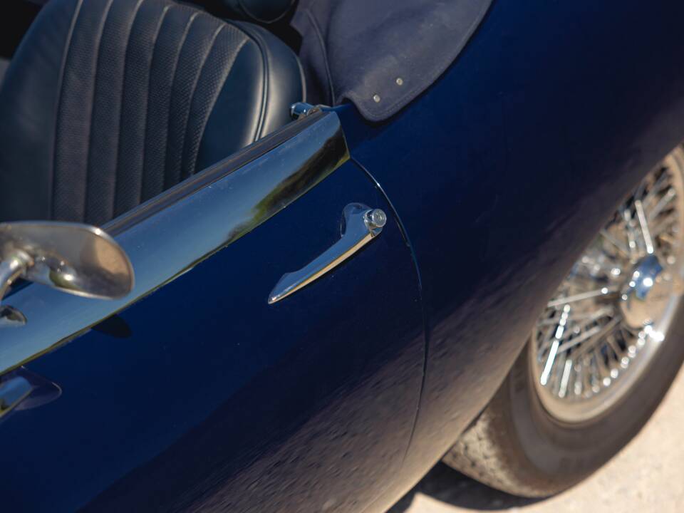 Image 25/50 de Jaguar E-Type (1969)