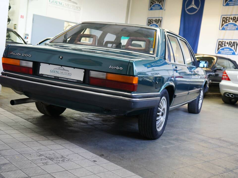 Immagine 16/39 di Audi 200 5T (1982)
