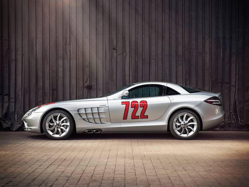Image 2/61 of Mercedes-Benz SLR McLaren (2004)