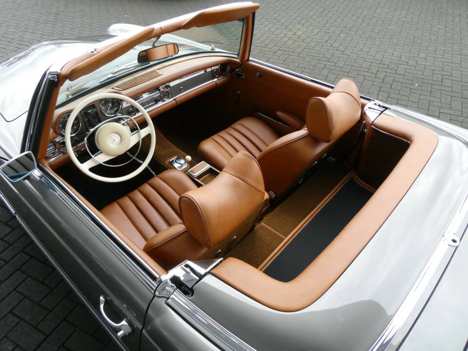 Image 15/27 of Mercedes-Benz 280 SL (1968)