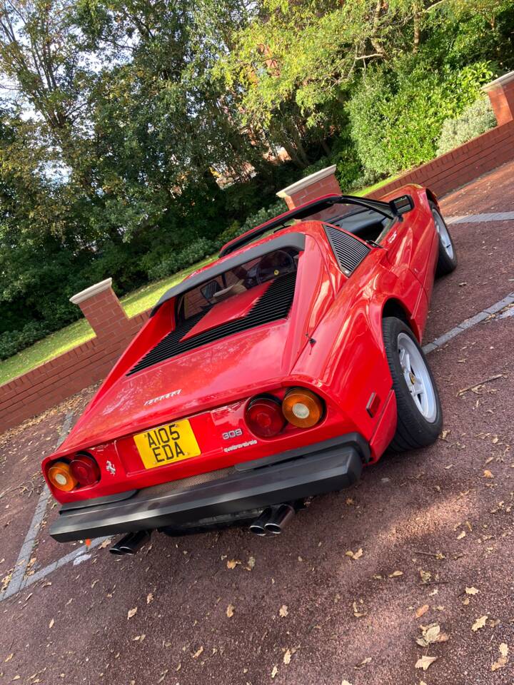 Immagine 11/12 di Ferrari 308 GTS Quattrovalvole (1984)