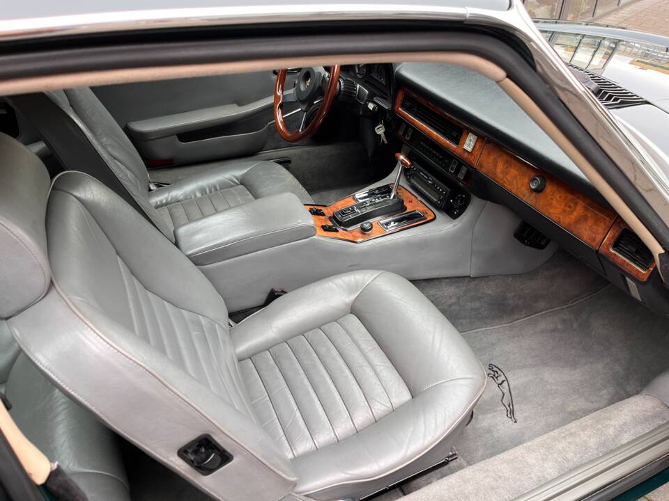 Image 14/27 of Jaguar XJS 5.3 V12 (1986)