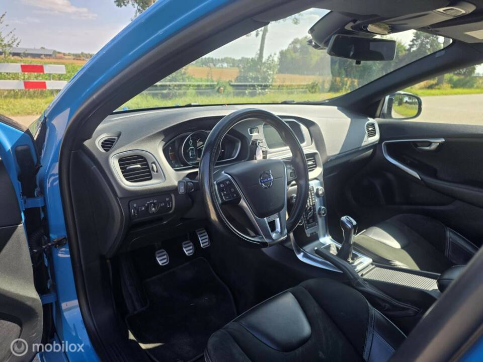 Imagen 18/42 de Volvo V40 D4 R-Design (2014)