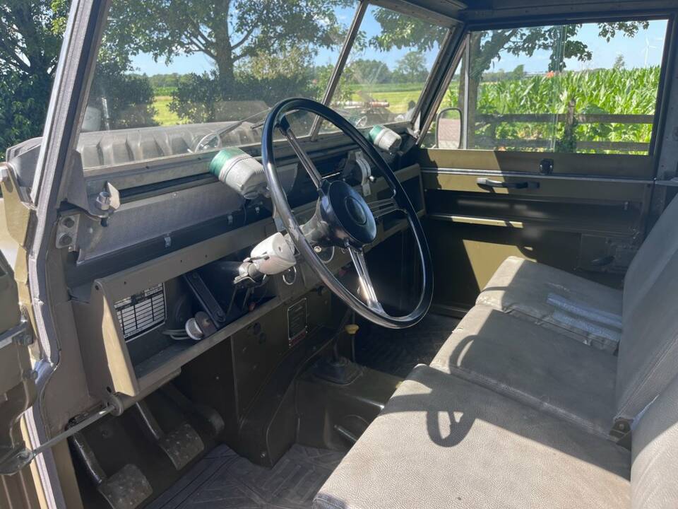 Image 2/8 of Land Rover 88 (1969)