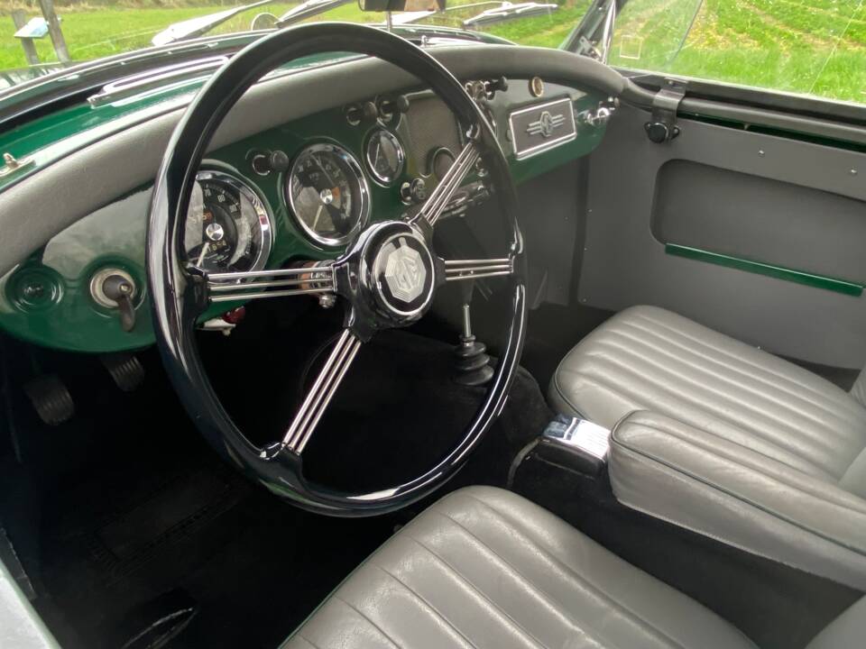 Image 4/10 of MG MGA 1600 (1960)