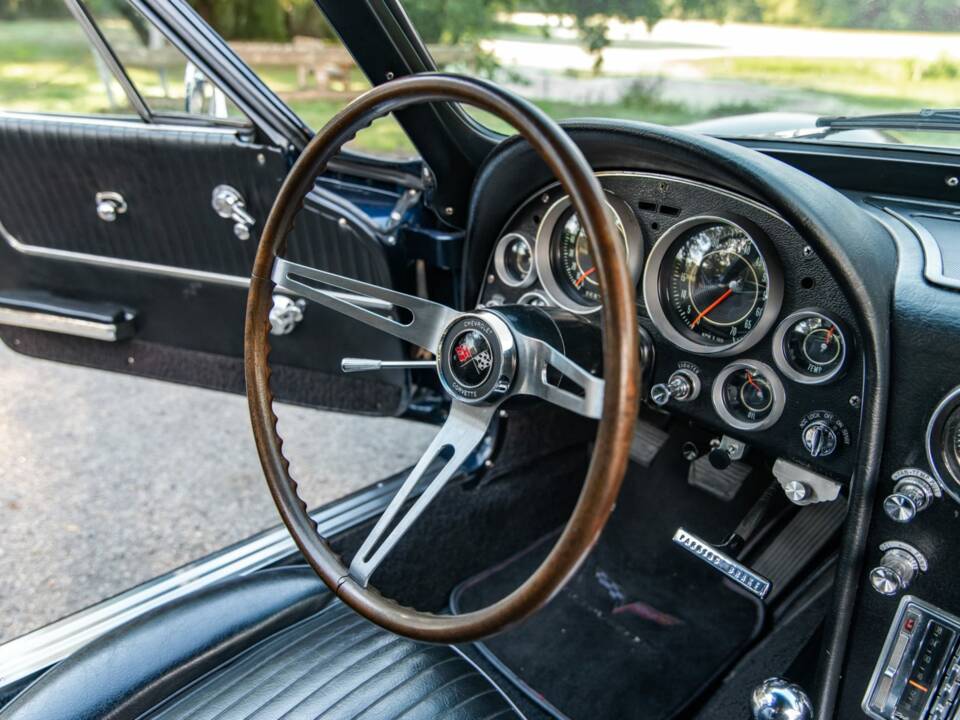 Image 12/18 of Chevrolet Corvette Sting Ray (1964)
