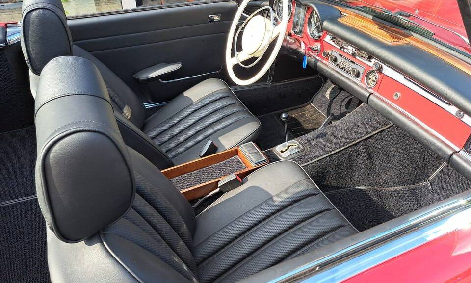 Image 50/72 of Mercedes-Benz 280 SL (1969)