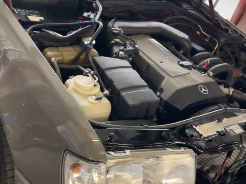 Immagine 14/14 di Mercedes-Benz 280 E (1993)