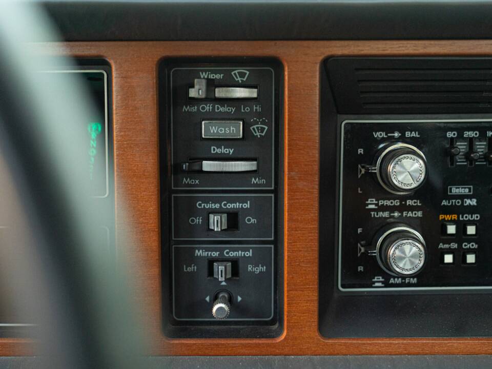 Immagine 40/50 di Cadillac Seville (1988)