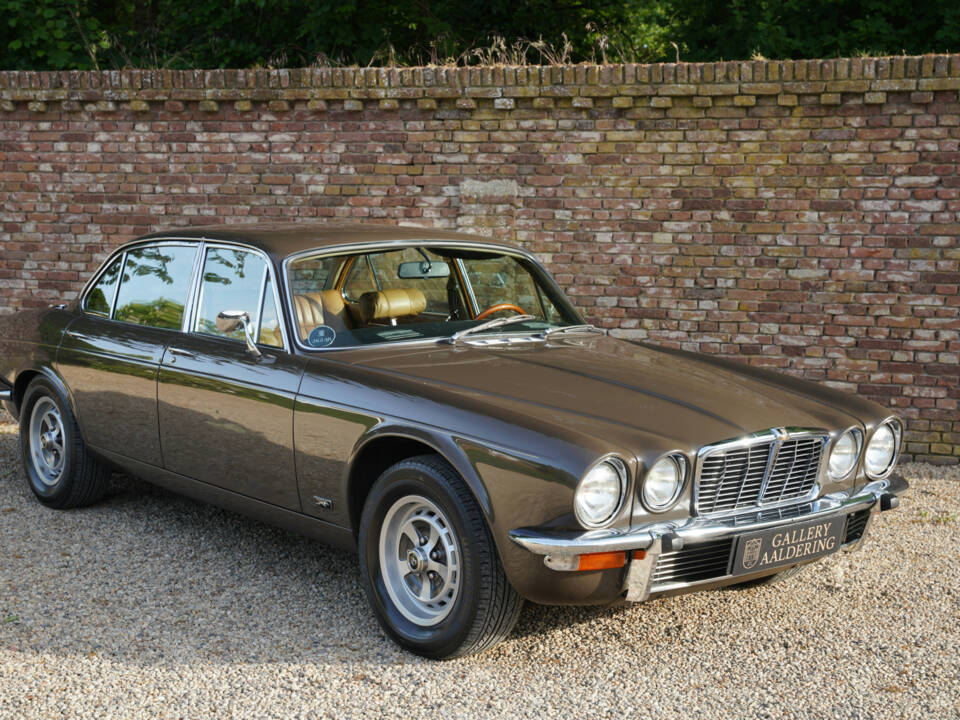 Bild 36/50 von Jaguar XJ 6 L 4.2 (1975)