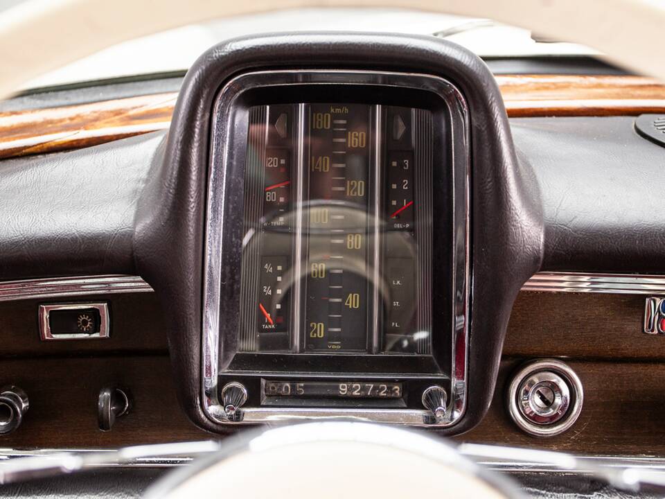 Imagen 22/32 de Mercedes-Benz 220 SE b (1965)