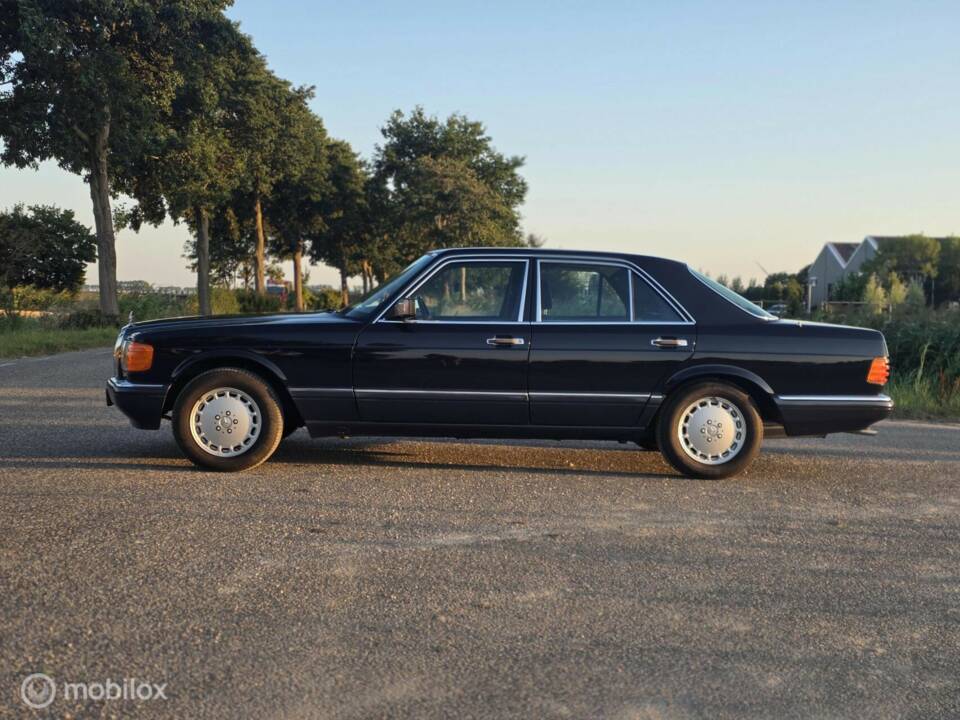 Image 16/50 de Mercedes-Benz 300 SE (1989)