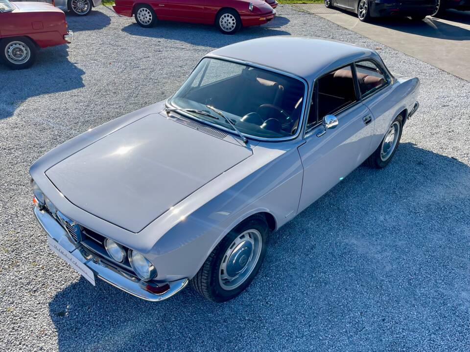 Image 46/47 de Alfa Romeo 1750 GT Veloce (1968)