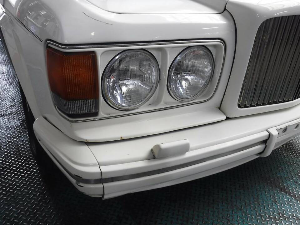 Image 9/50 of Bentley Turbo R (1990)