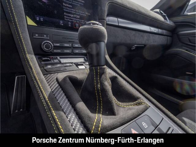 Image 30/50 of Porsche 718 Cayman GT4 RS Weissach (2025)