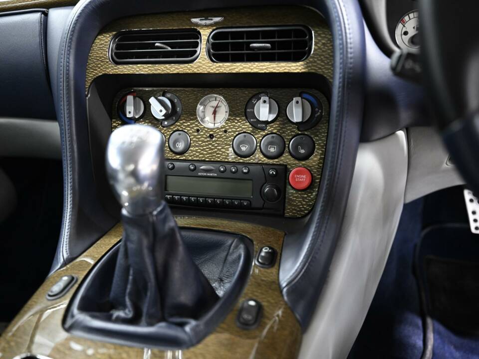 Image 30/50 of Aston Martin DB 7 GT (2004)