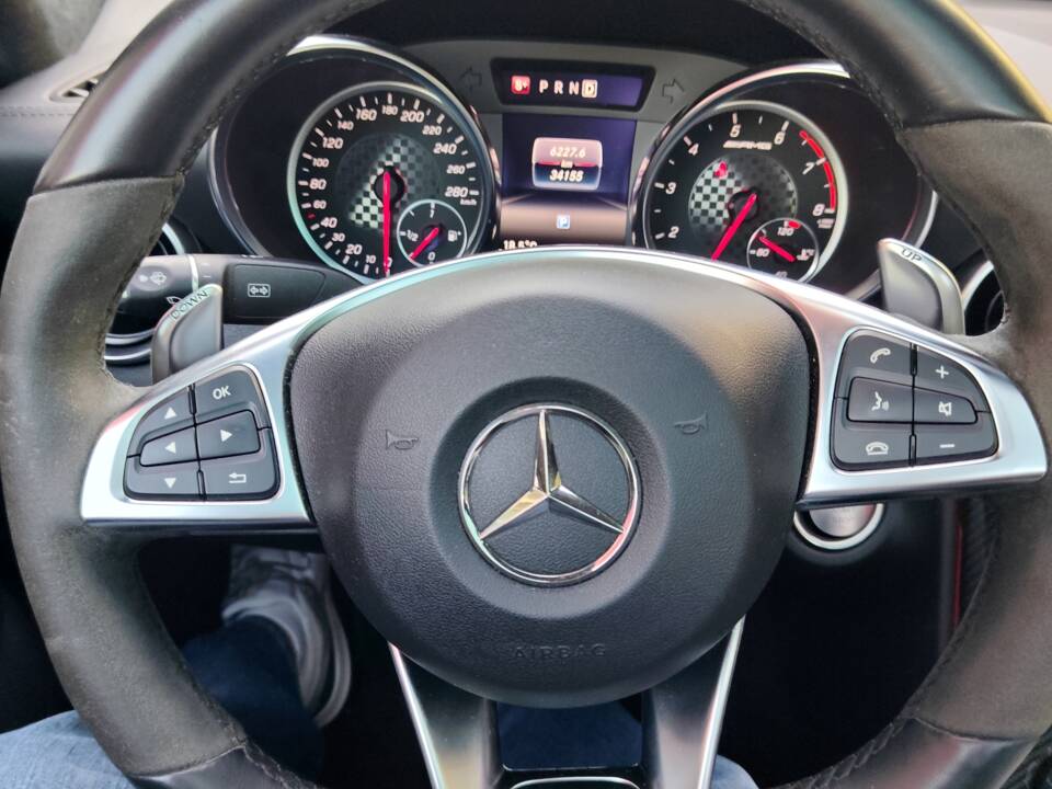 Image 17/18 of Mercedes-Benz SLC 43 AMG (2018)