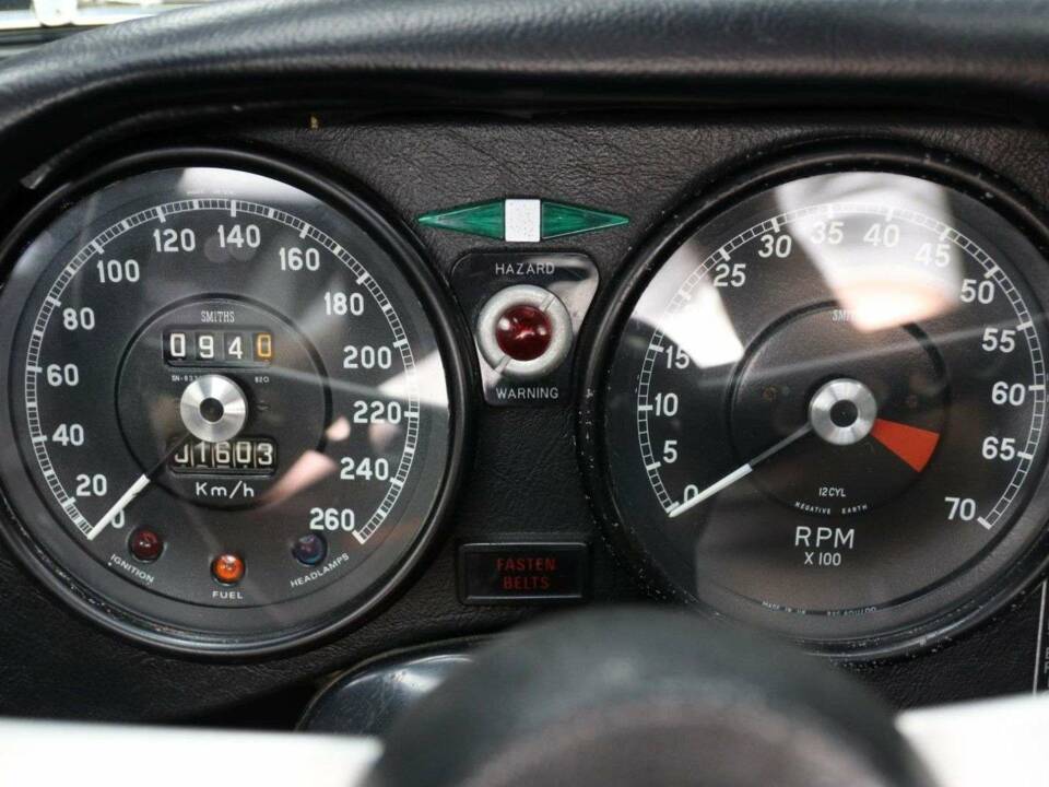 Image 16/49 de Jaguar Type E V12 (1974)