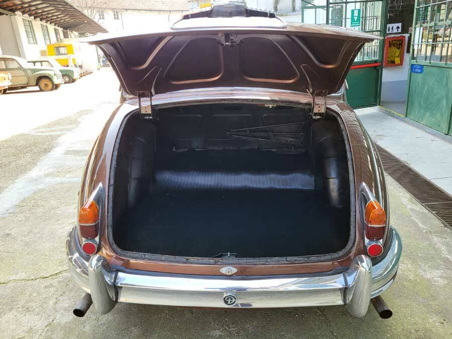 Image 32/42 of Jaguar Mk II 2.4 (1964)