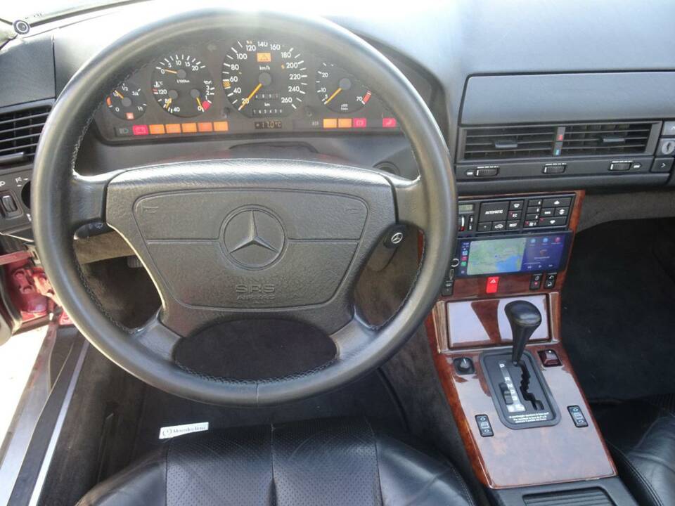 Afbeelding 2/45 van Mercedes-Benz 500 SL (1991)