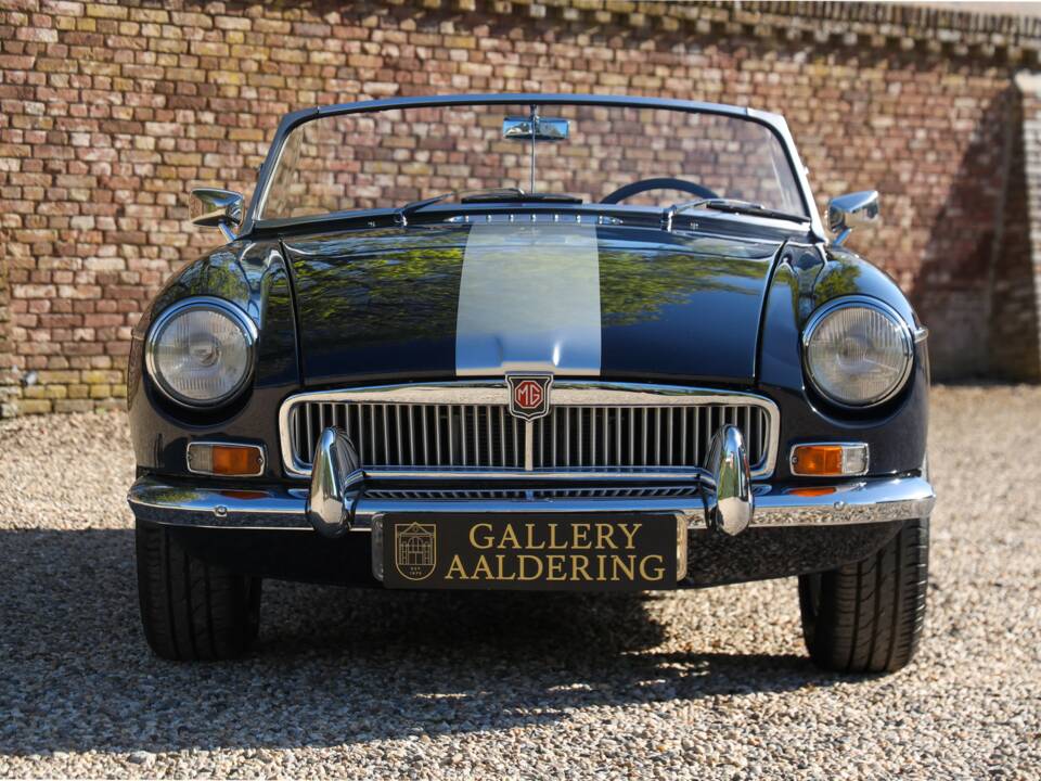 Image 17/50 de MG MGB (1966)